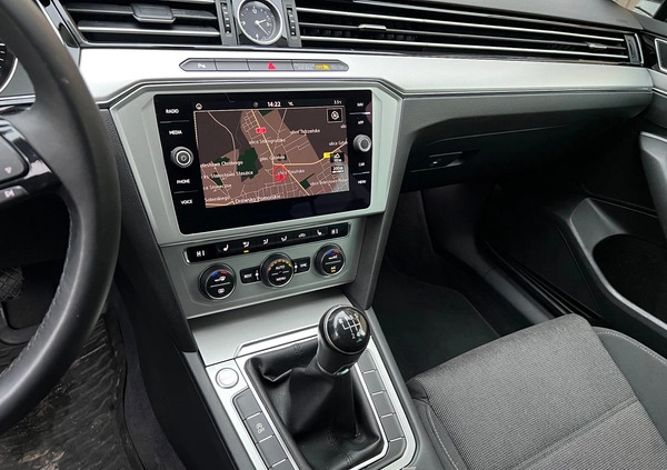 Volkswagen Passat cena 53900 przebieg: 224000, rok produkcji 2017 z Goniądz małe 704
